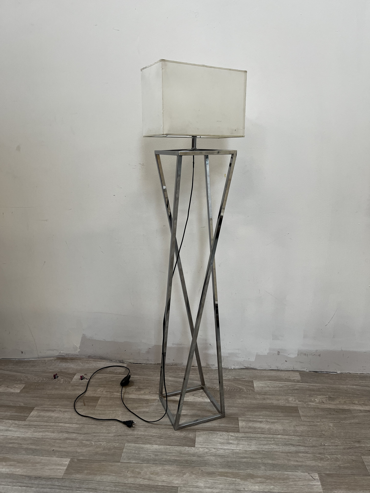 Lampadaire corps métallique