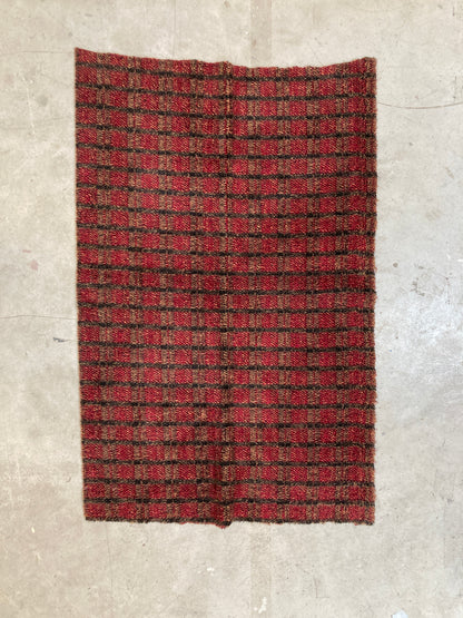 Tapis oriental rouge et noir