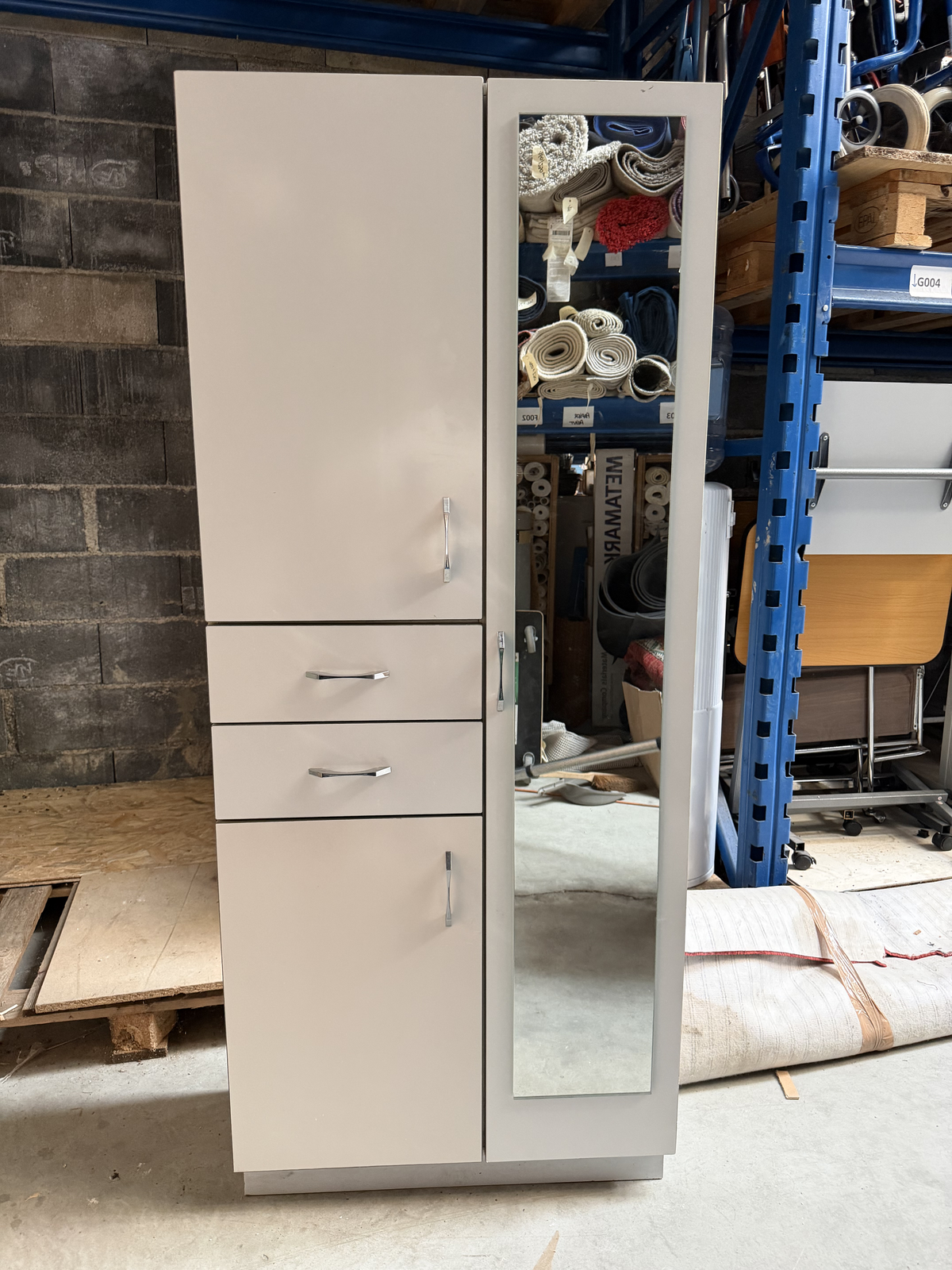 Armoire avec miroir