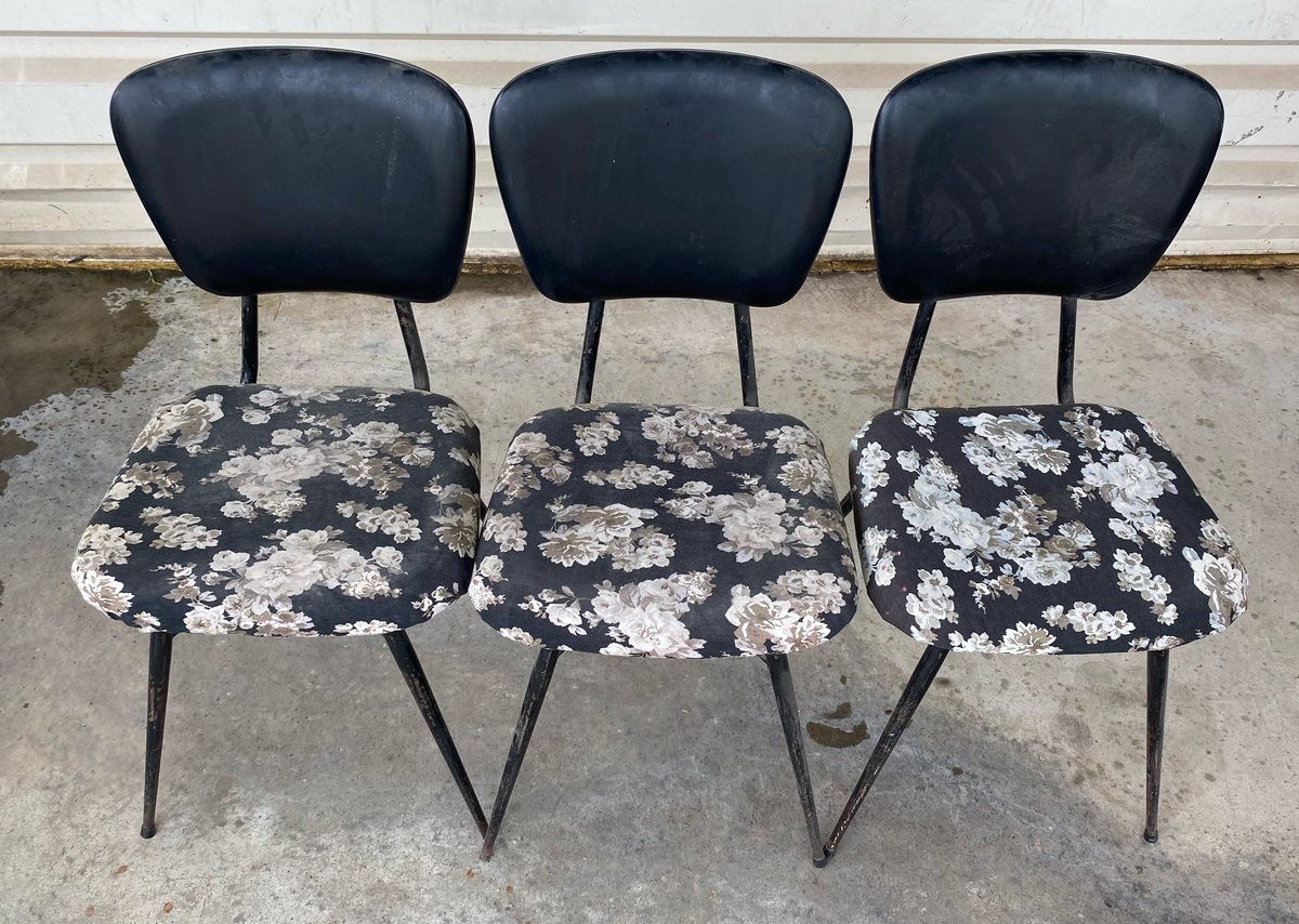 Chaises fleurs noirs