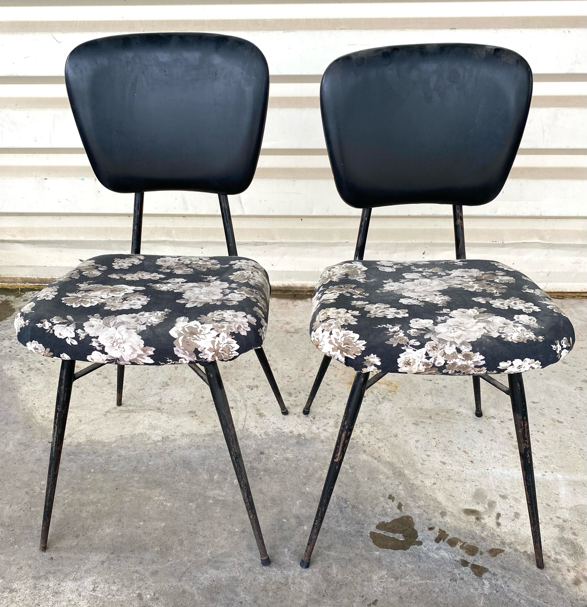 Chaises fleurs noirs