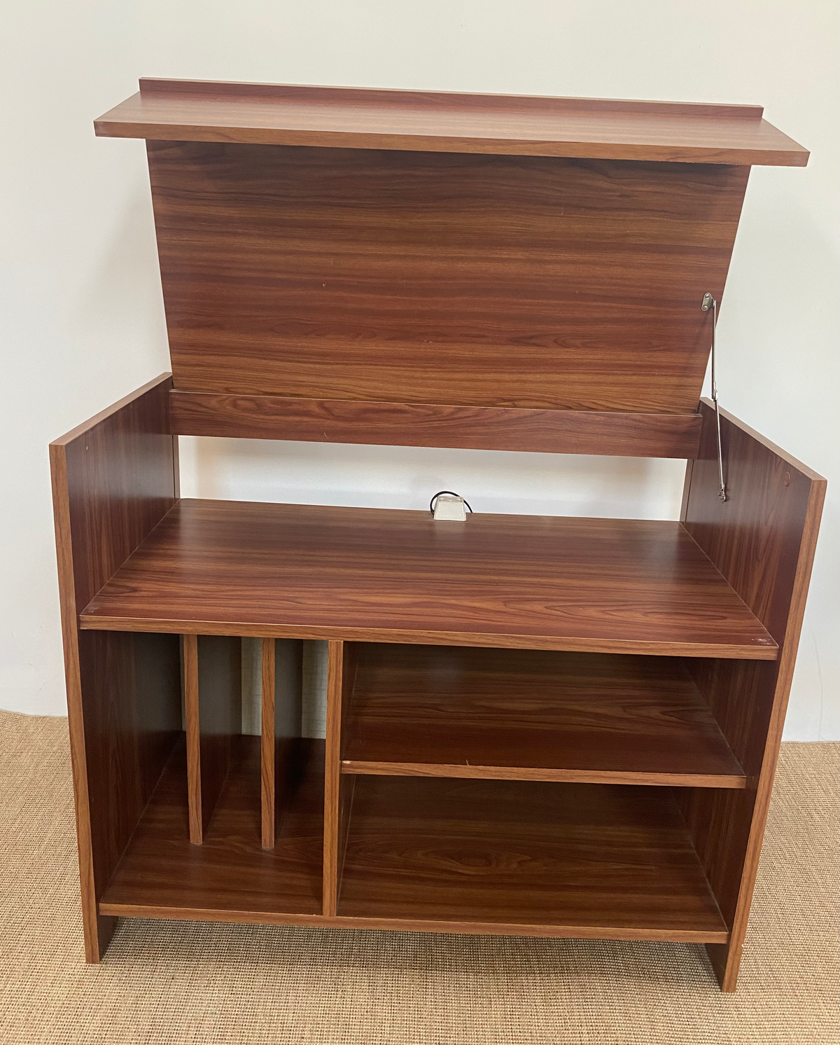 Meuble tourne-disque en bois à abattant et casier