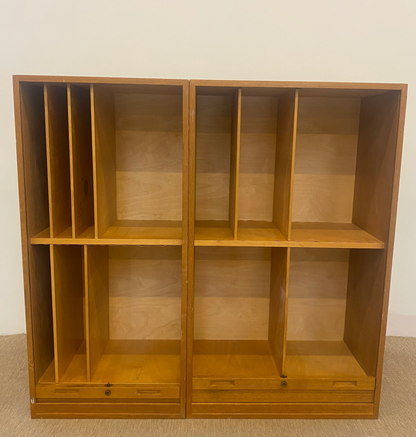 Meuble trieur en bois à casiers