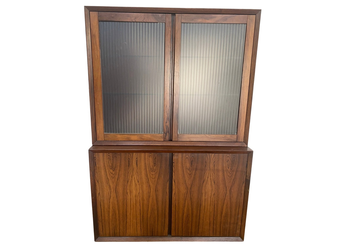 Meuble deux corps en bois foncé à portes vitrées