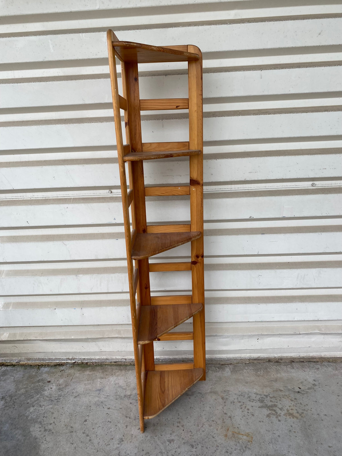 Étagère d'angle haute en bois (H 165 cm)