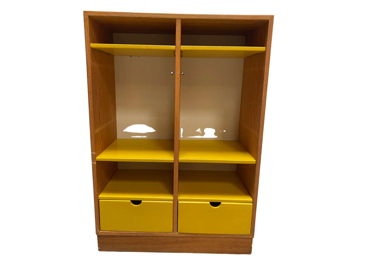 Meuble de rangement en bois à tiroirs jaunes (L 76 × P 35 × H 110 cm)