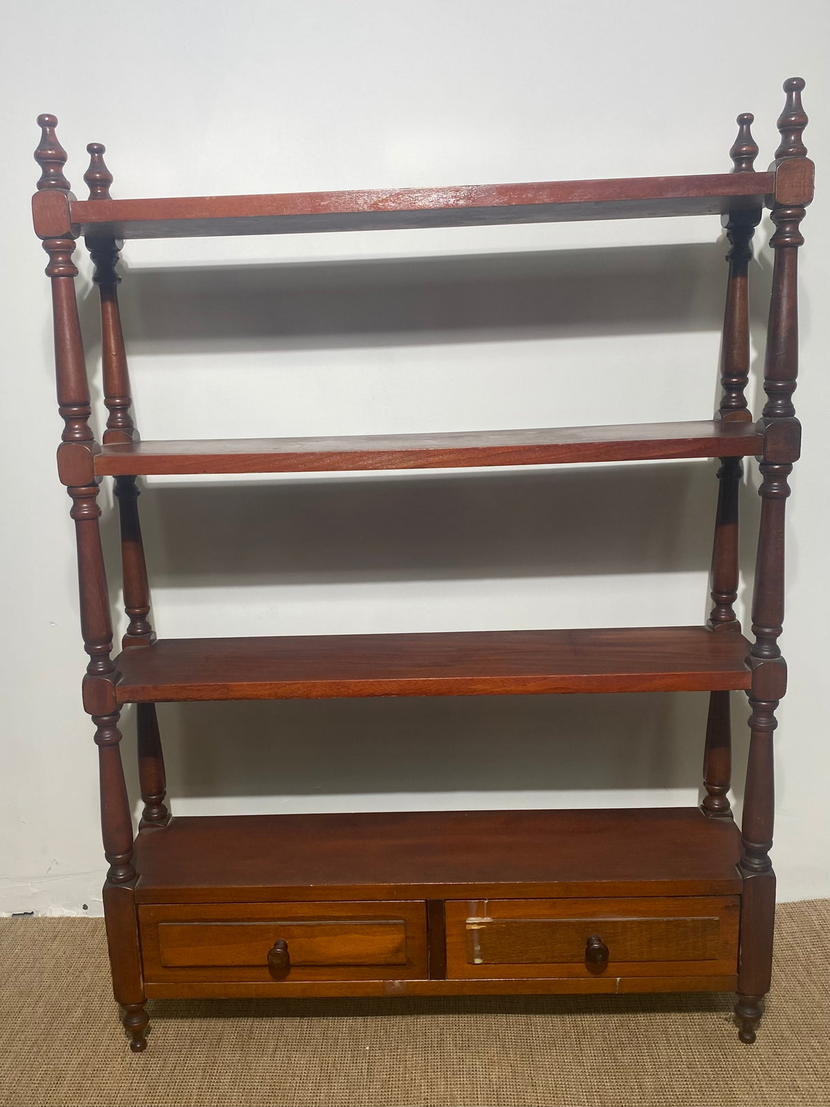 Étagère en bois foncé à montants tournés (L 65 × P 15 × H 90 cm)