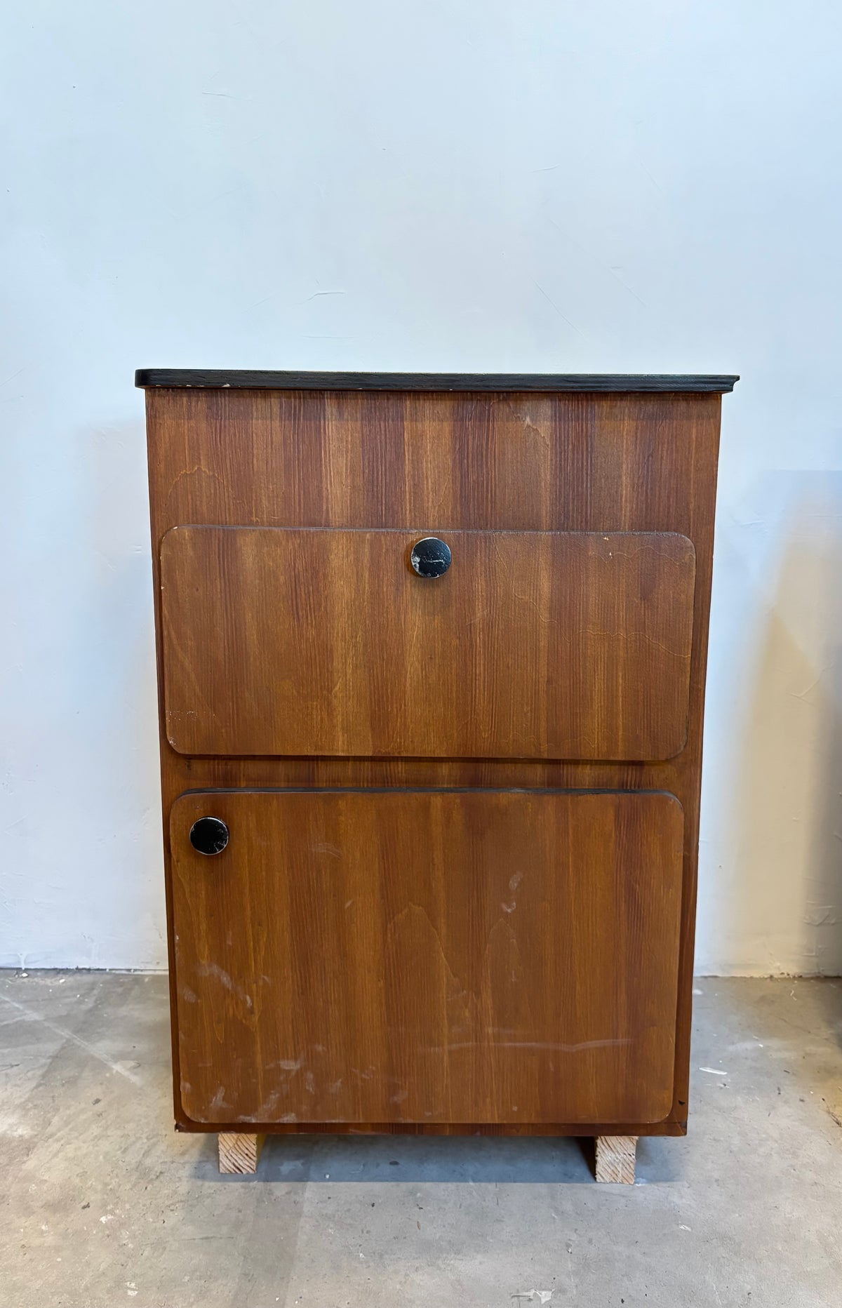 Meuble à vasque effet bois sur roulettes (L 55,5 × P 38 × H 85 cm)