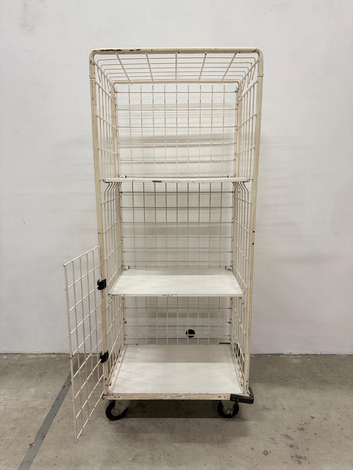 Chariot cage grillagé blanc à roulettes
