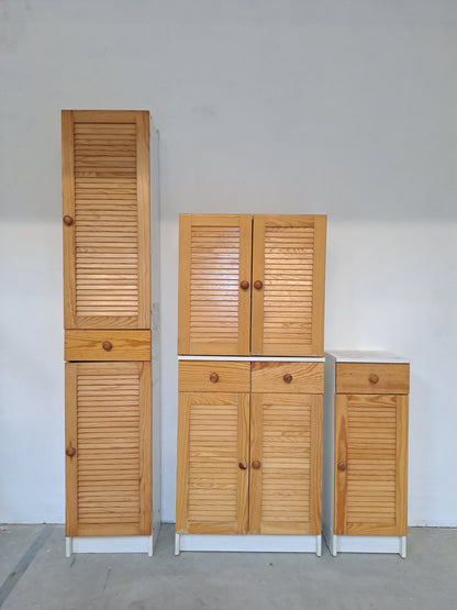 Ensemble de meubles de salle de bain en pin à persiennes
