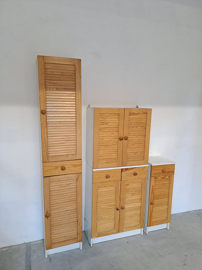 Ensemble de meubles de salle de bain en pin à persiennes