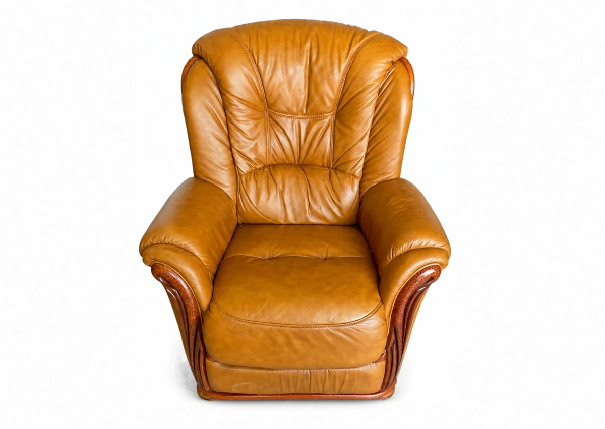 Fauteuil en cuir camel capitonné