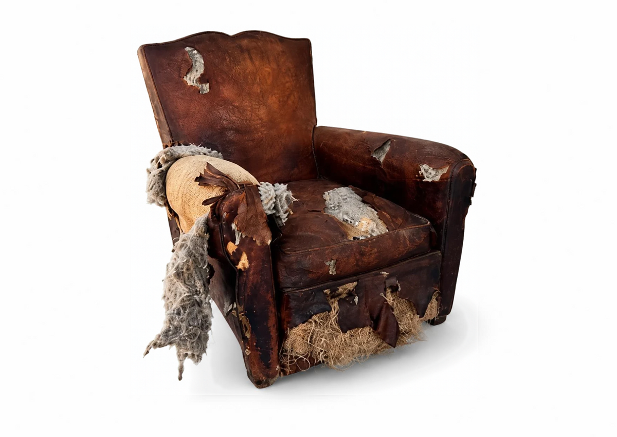 Fauteuil club en cuir lacéré