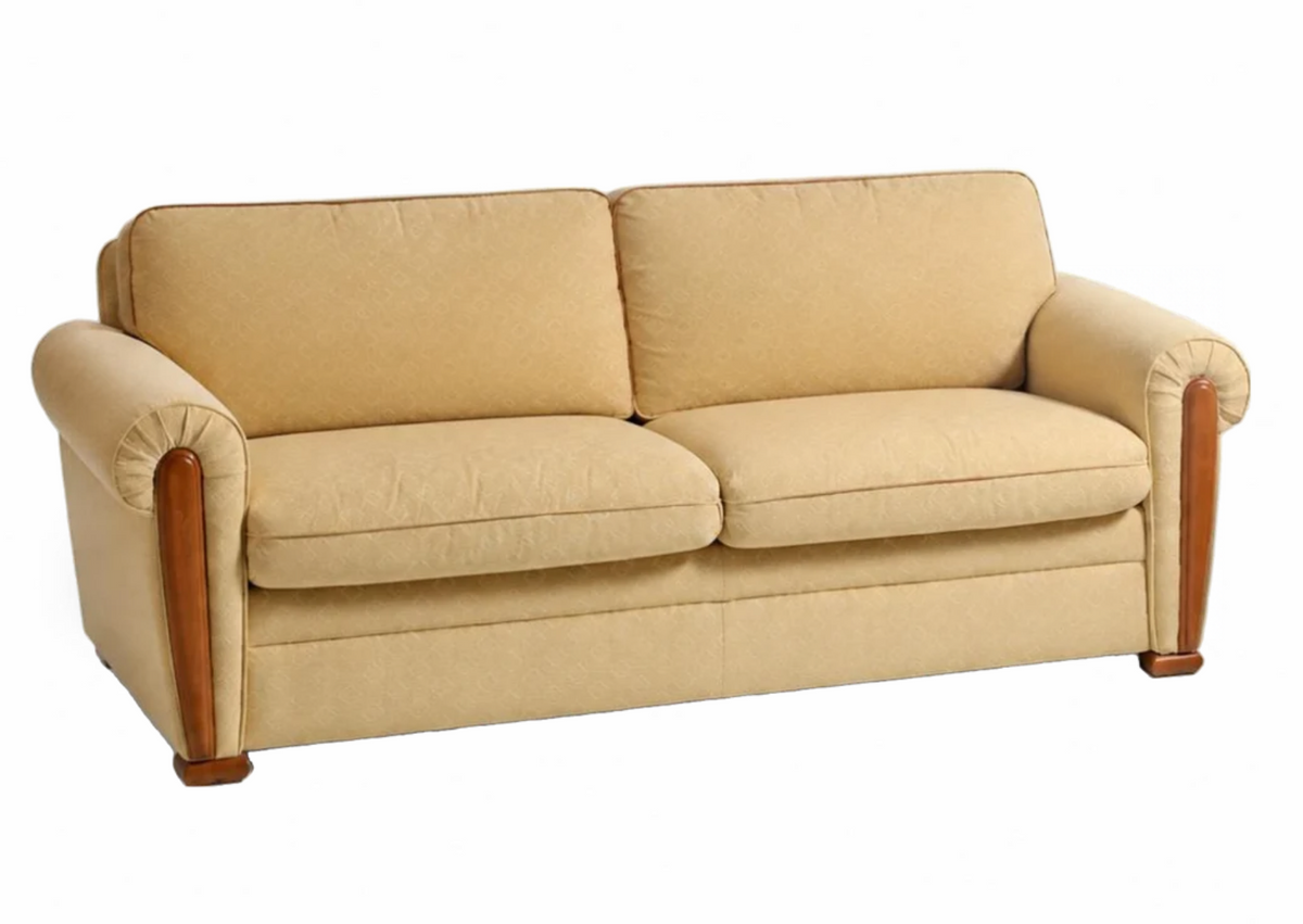 Canapé vintage en tissu crème à accoudoirs en bois