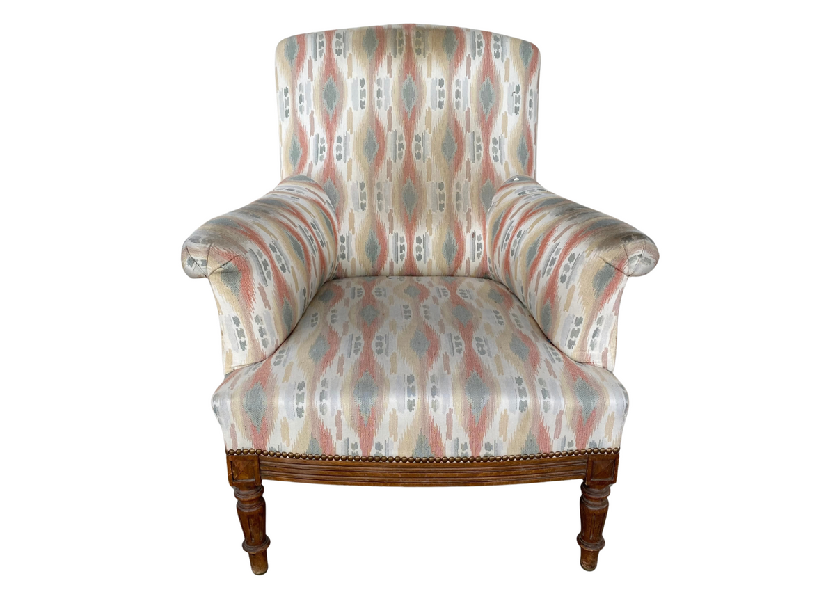 Fauteuil en tissu à motifs sur pieds tournés (H 90 cm)