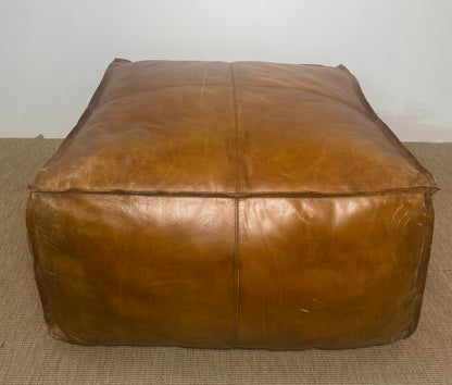 Gros pouf carré en cuir marron (L 76 × P 76 × H 35 cm)