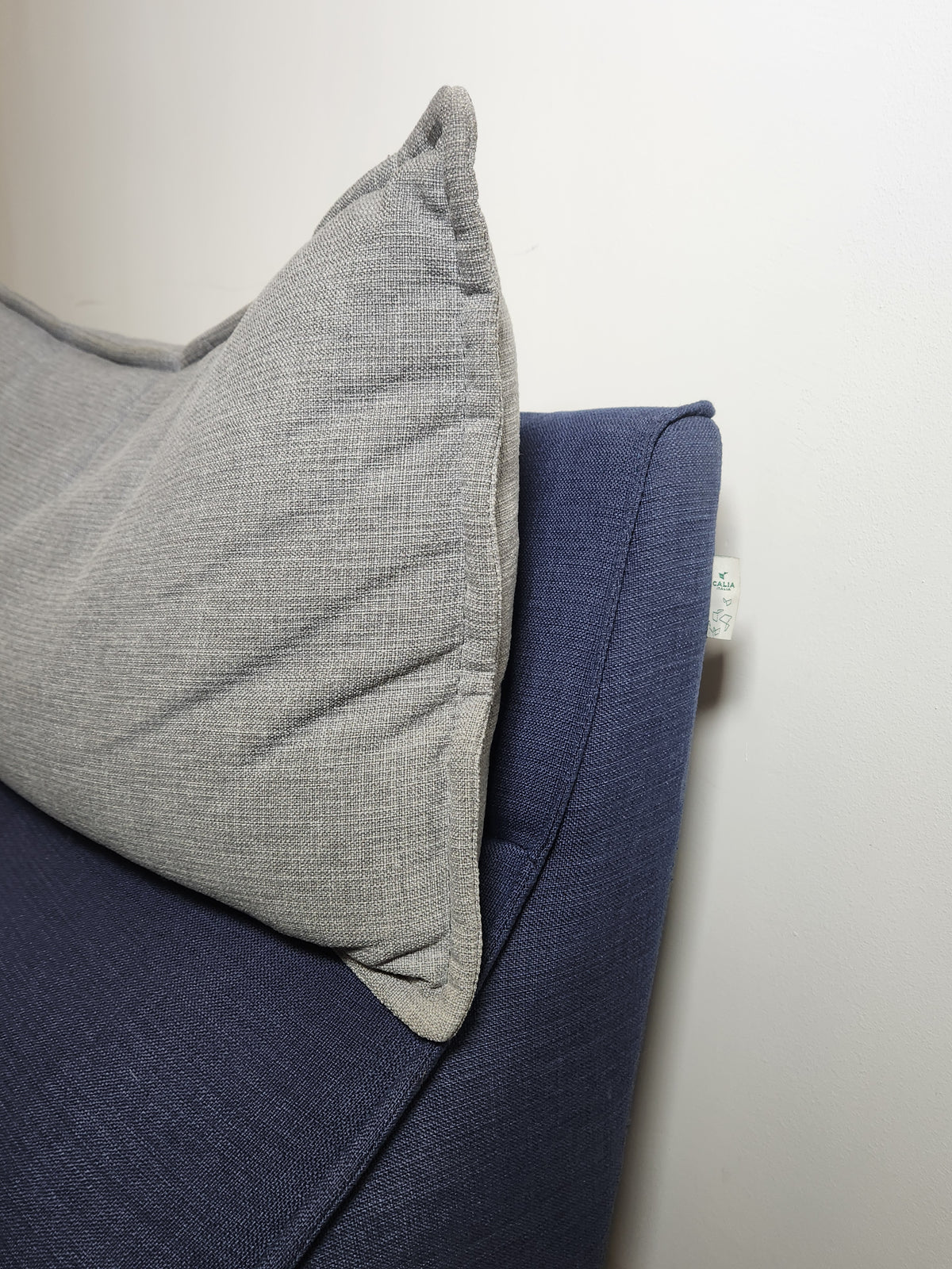 Chauffeuse en tissu bleu