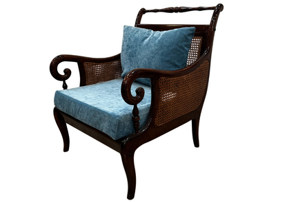 Fauteuil à crosse en bois foncé et cannage