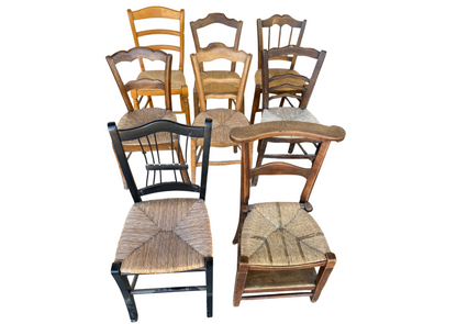 Lot de chaises dépareillées en bois à assise paillée