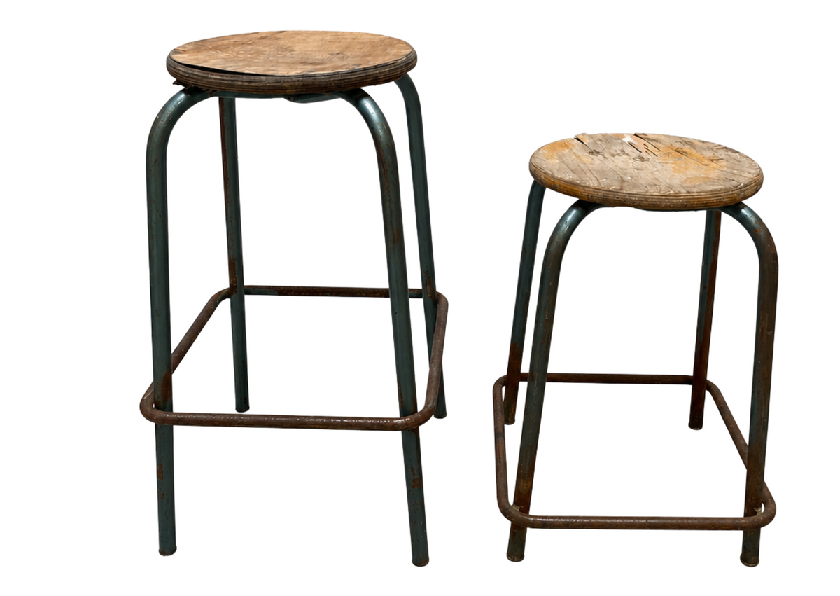 Paire de tabourets d'atelier en bois et métal noir