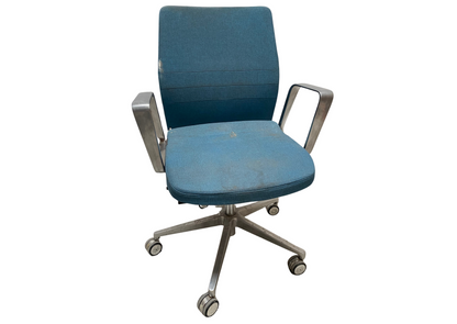 Chaise de bureau à roulettes en tissu bleu