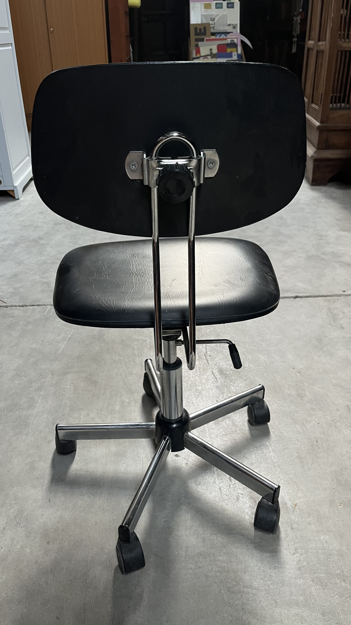 Chaise de bureau vintage en cuir noir et métal chromé