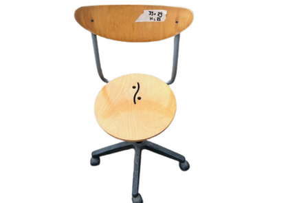 Chaise de bureau pivotante en bois clair à roulettes
