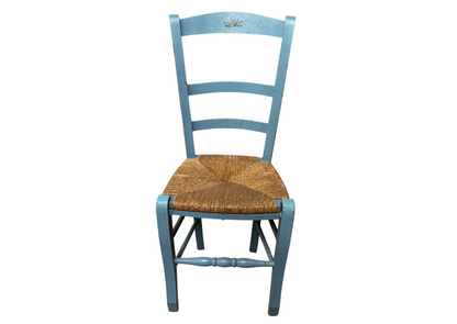 Chaise en bois peint bleu à assise paillée