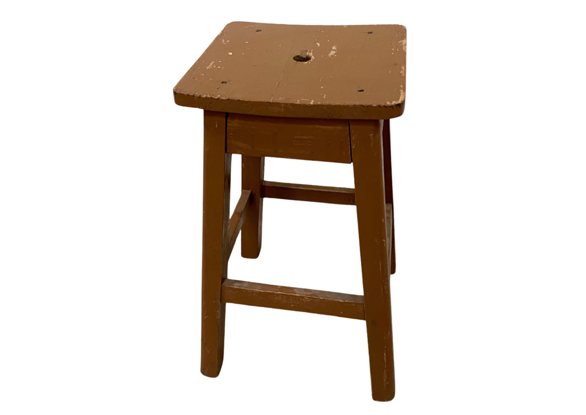 Tabouret carré en bois foncé