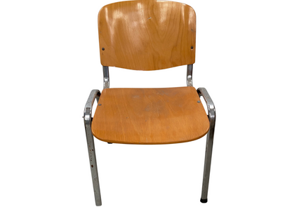 Chaise en contreplaqué clair sur pieds en métal chromé
