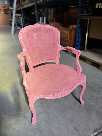 Fauteuil cabriolet de style Louis XV rose