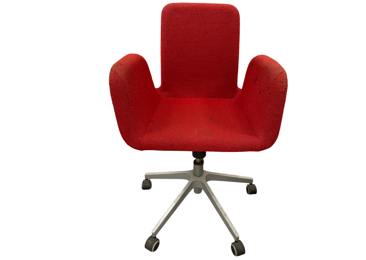 Chaise de bureau à roulettes en tissu rouge