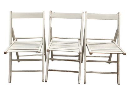 Lot de chaises pliantes en bois peint blanc