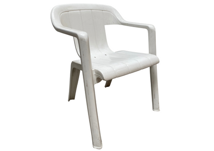 Chaise de jardin en plastique blanc à accoudoirs