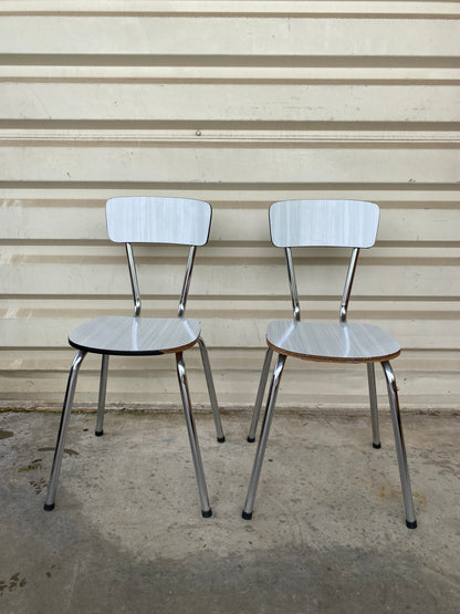 Paire de chaises de cuisine vintage grises
