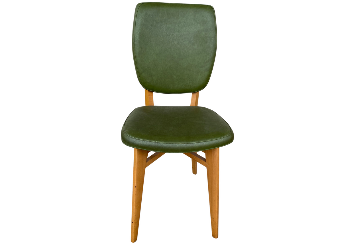 Chaise vintage en cuir vert sur pieds en bois clair