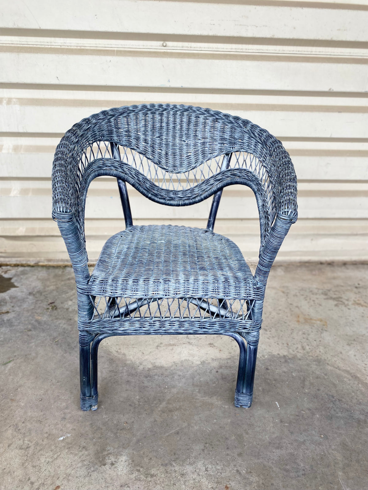 Fauteuil en rotin tressé gris bleu