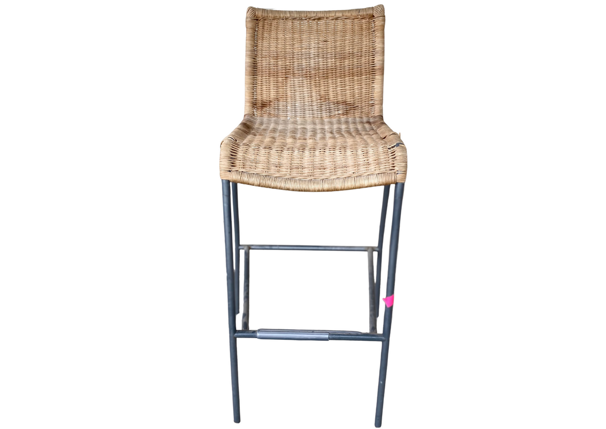 Tabouret de bar à dossier en rotin tressé