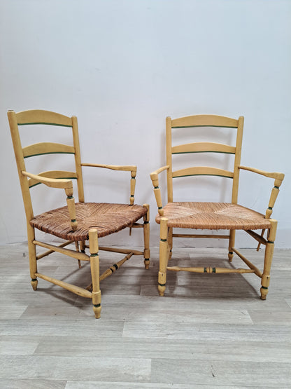 Fauteuil en bois clair à assise paillée (L 58 × P 48 × H 90 cm)