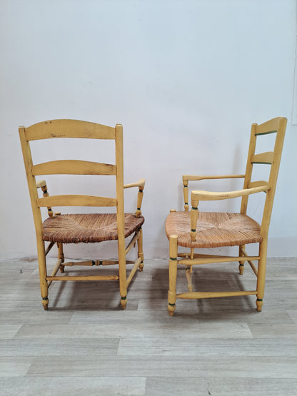 Fauteuil en bois clair à assise paillée (L 58 × P 48 × H 90 cm)