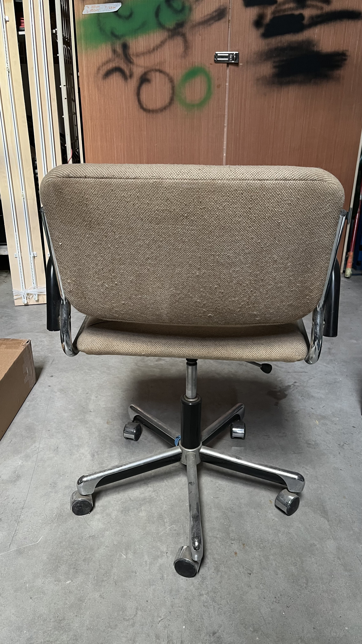 Chaise de bureau vintage à roulettes en tissu gris