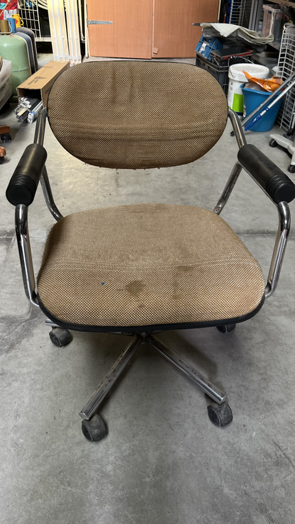 Chaise de bureau vintage à roulettes en tissu marron