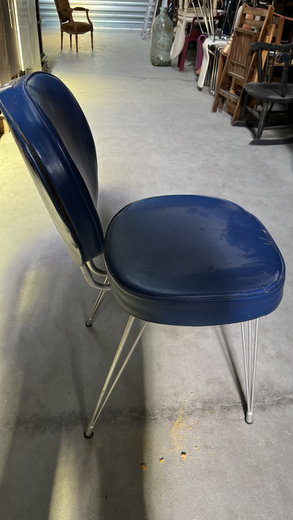 Chaise vintage à dossier rond en cuir bleu marine