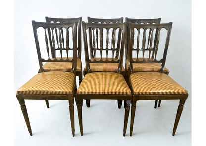 Chaise en bois foncé à assise en tissu rayé beige