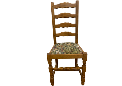 Chaise rustique en bois à assise en tissu fleuri