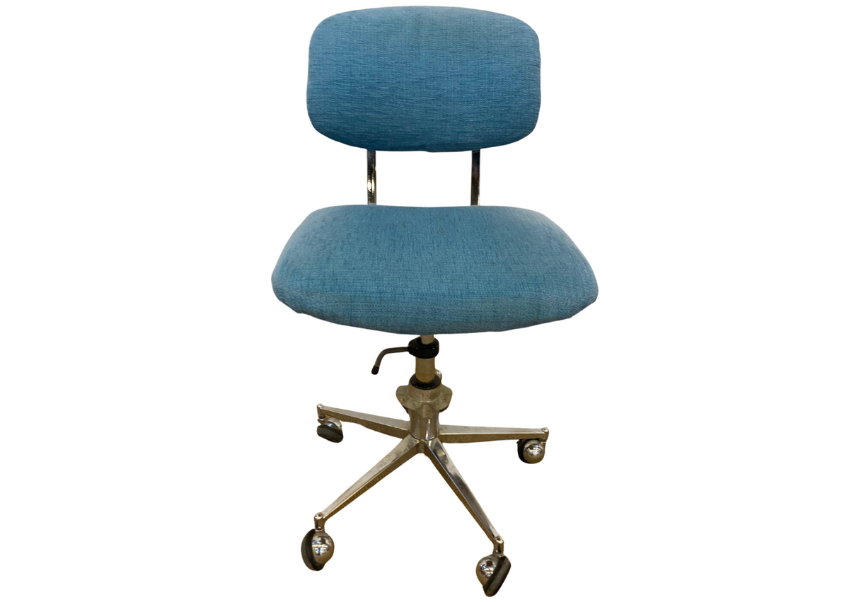 Chaise de bureau vintage à roulettes en tissu bleu