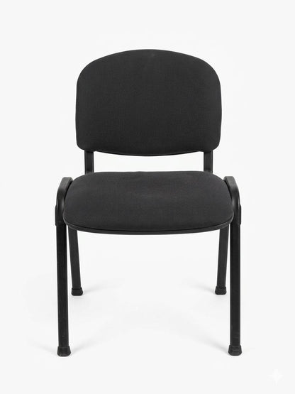 Chaise en tissu noir sur pieds en métal noir