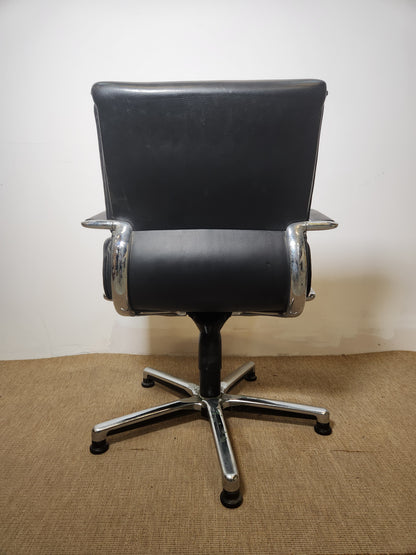 Chaise de bureau en simili cuir noir et métal chromé