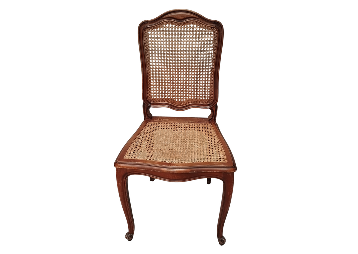 Chaise de style Louis XV en bois à dossier canné