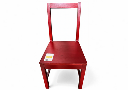 Chaise en bois peint rouge
